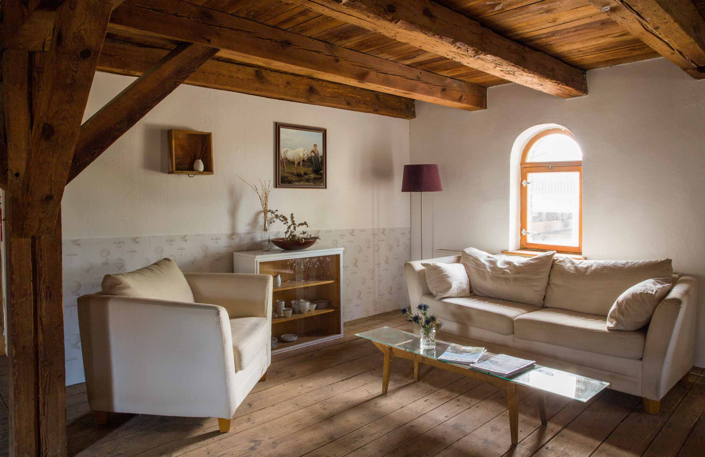 Interior-Design, Interieur, Reiterstübchen, Reiterhof, Innenraum, Ausstattung, Sitzmöglichkeiten, Gemütlichkeit, Farmerslife, Farm