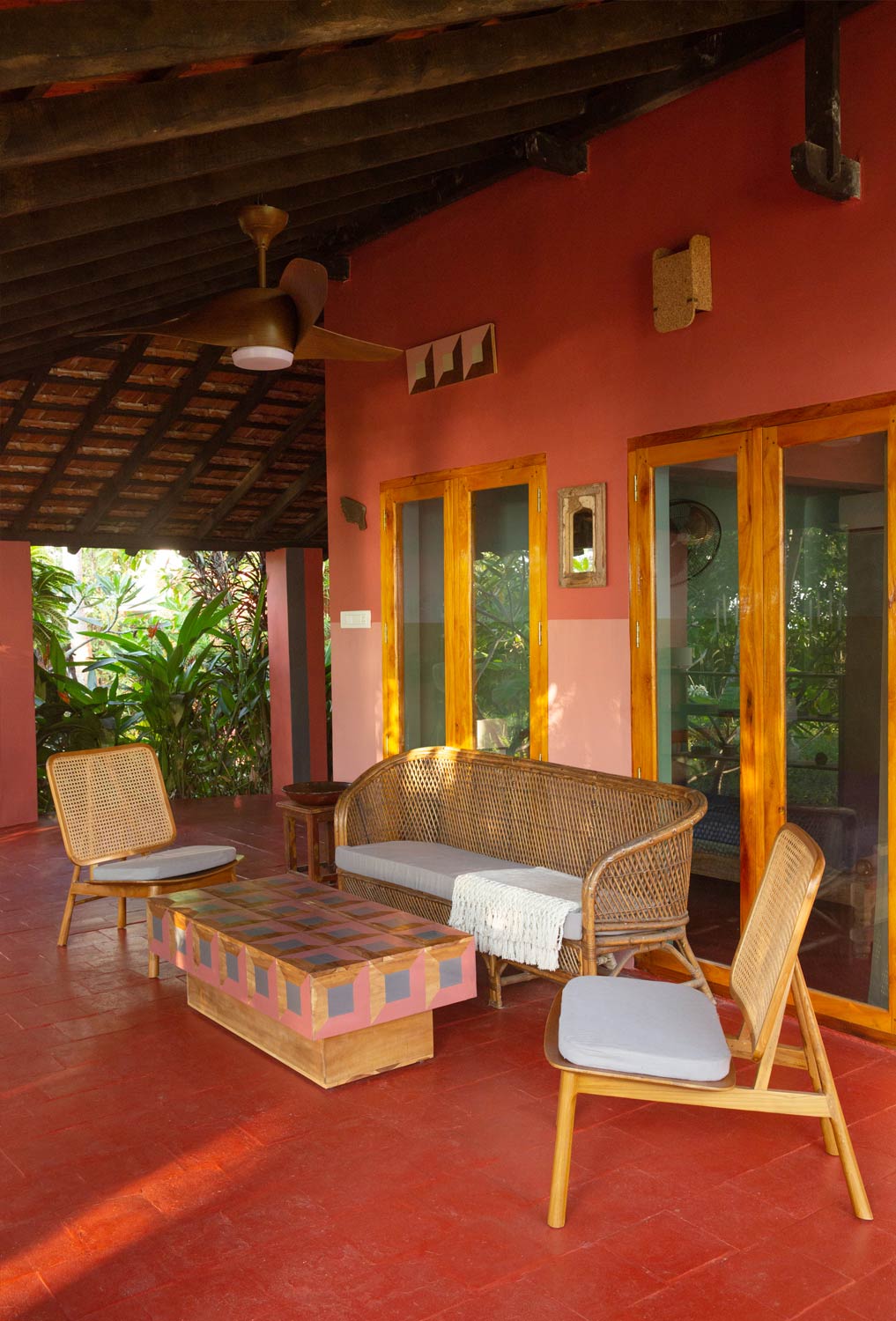 India Home, living room, Wohnzimmer, colors, cozy home, Interior Design, Living, Interieur, Ausstattung, Style, Pop Colors, Strong Colors, Starke Farben, India, Indien, tropical design, tropisches Design