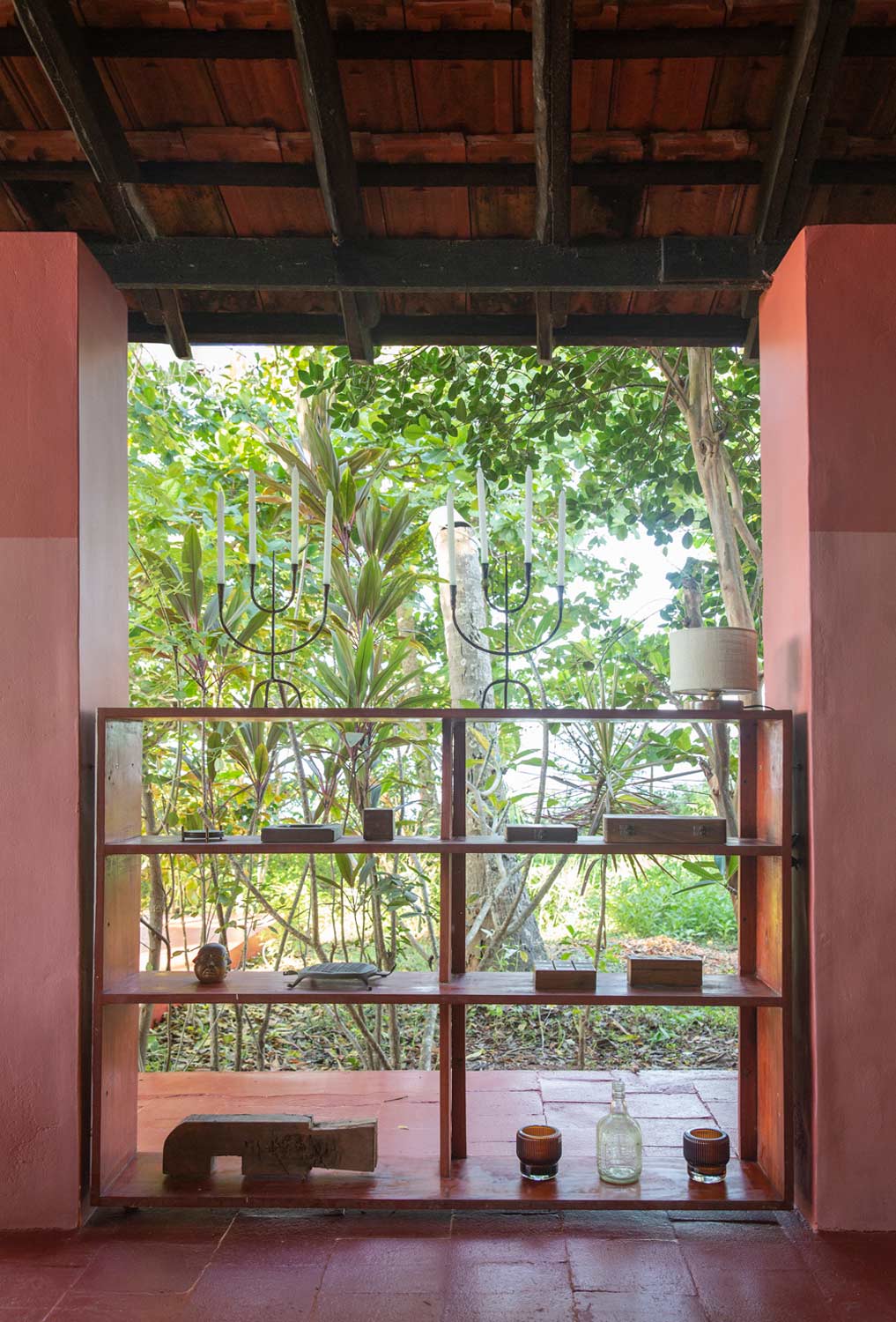 India Home, living room, Wohnzimmer, colors, cozy home, Interior Design, Living, Interieur, Ausstattung, Style, Pop Colors, Strong Colors, Starke Farben, India, Indien, tropical design, tropisches Design